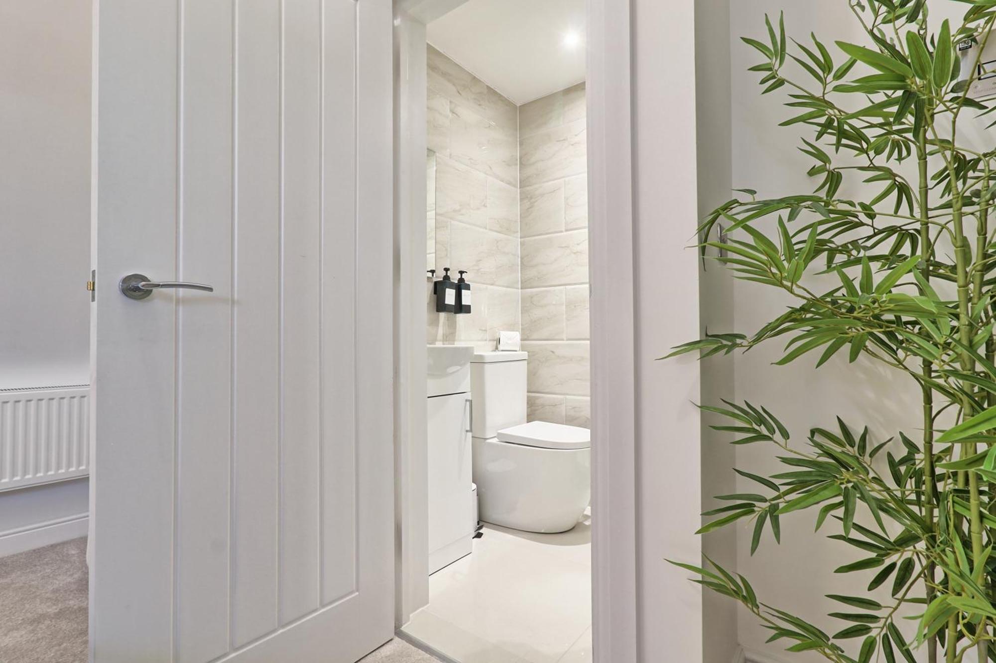 Writtle Massive 4 Bedroom Apartment With Parking In Gorgeous Countryside Location & Short Drive To Chelmsford City Centre Contractors Welcome Exterior foto