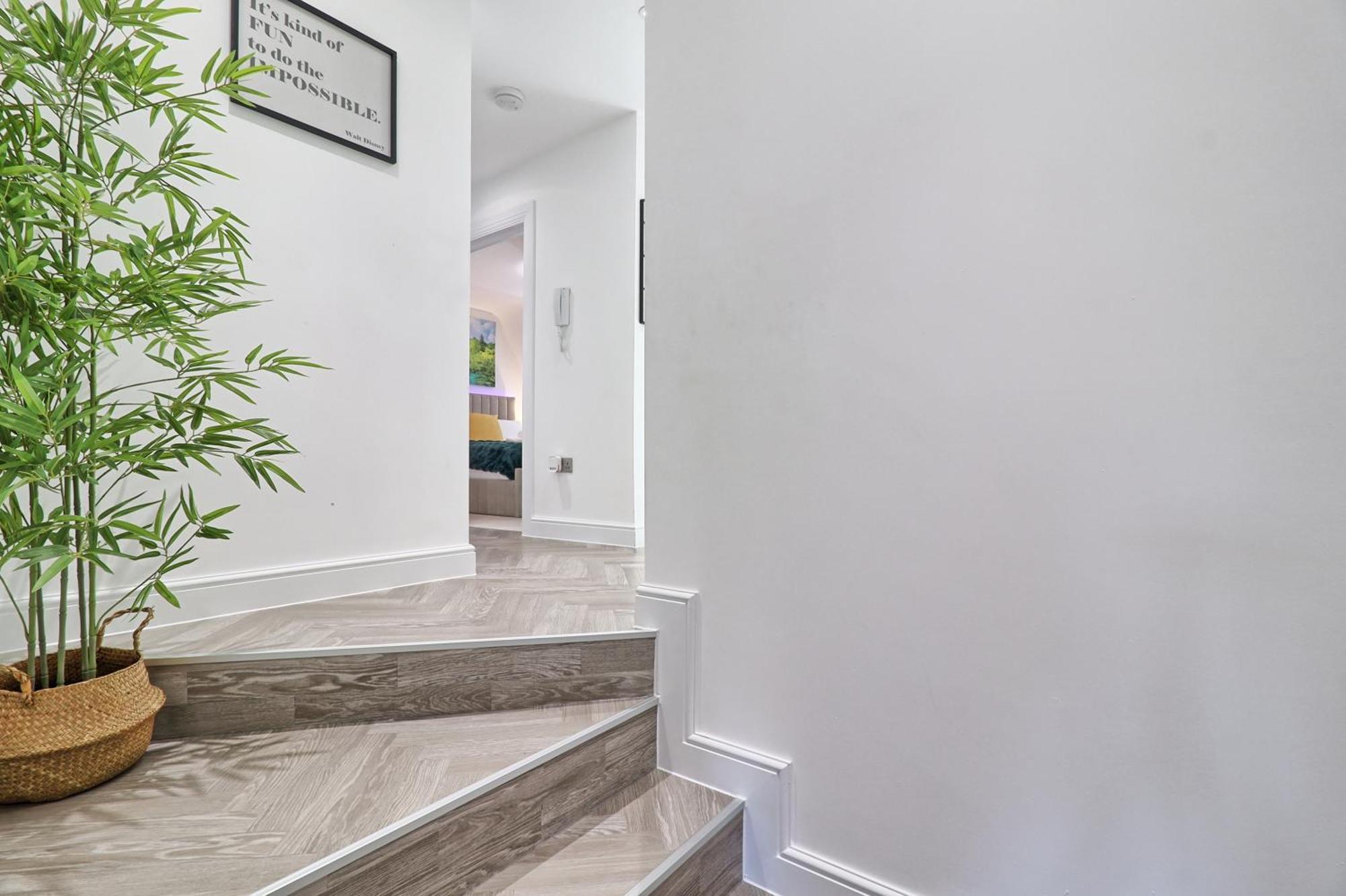 Writtle Massive 4 Bedroom Apartment With Parking In Gorgeous Countryside Location & Short Drive To Chelmsford City Centre Contractors Welcome Exterior foto