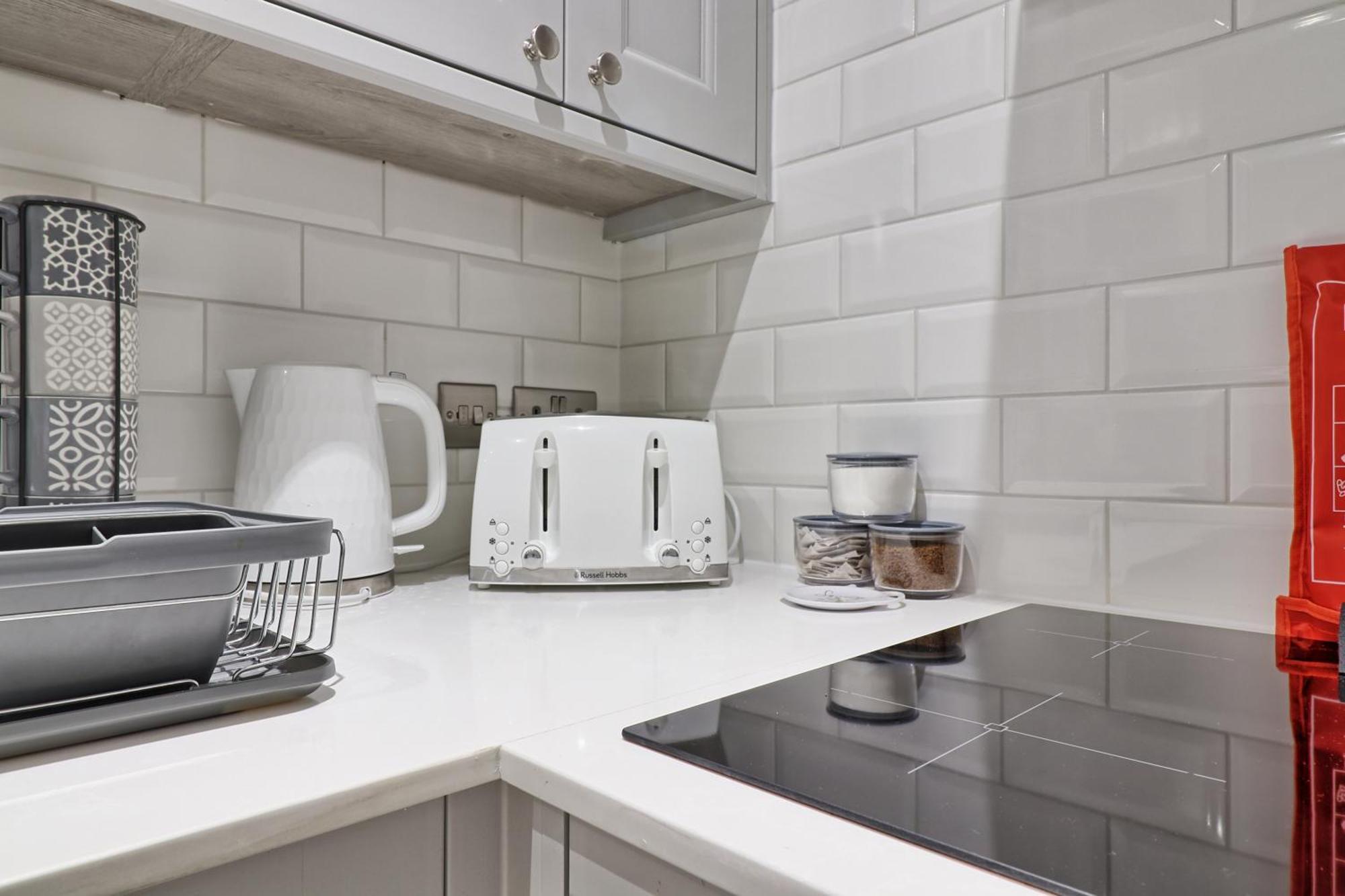 Writtle Massive 4 Bedroom Apartment With Parking In Gorgeous Countryside Location & Short Drive To Chelmsford City Centre Contractors Welcome Exterior foto