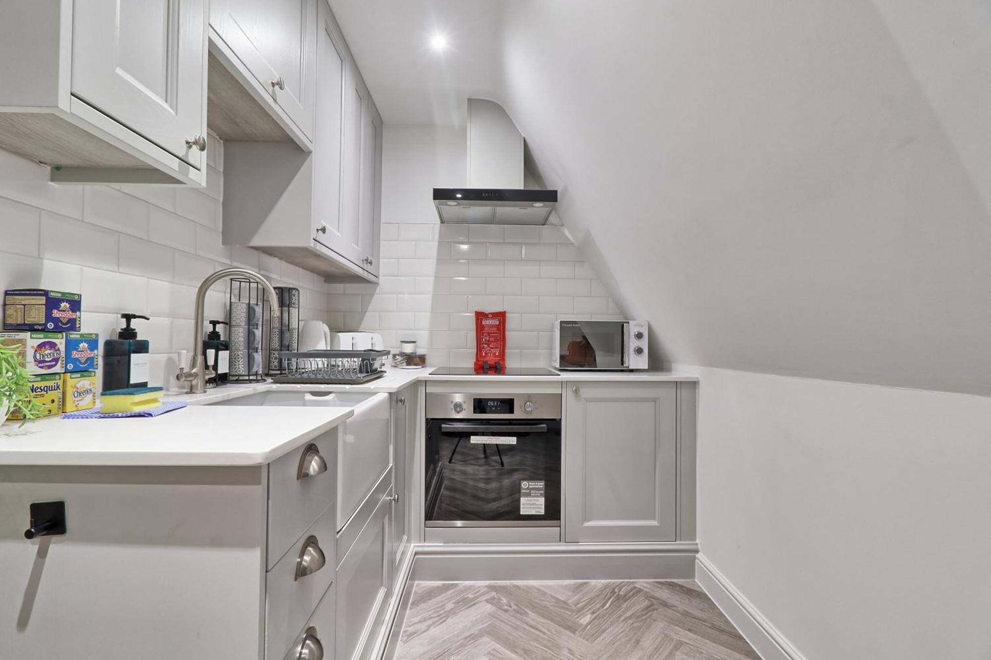 Writtle Massive 4 Bedroom Apartment With Parking In Gorgeous Countryside Location & Short Drive To Chelmsford City Centre Contractors Welcome Exterior foto
