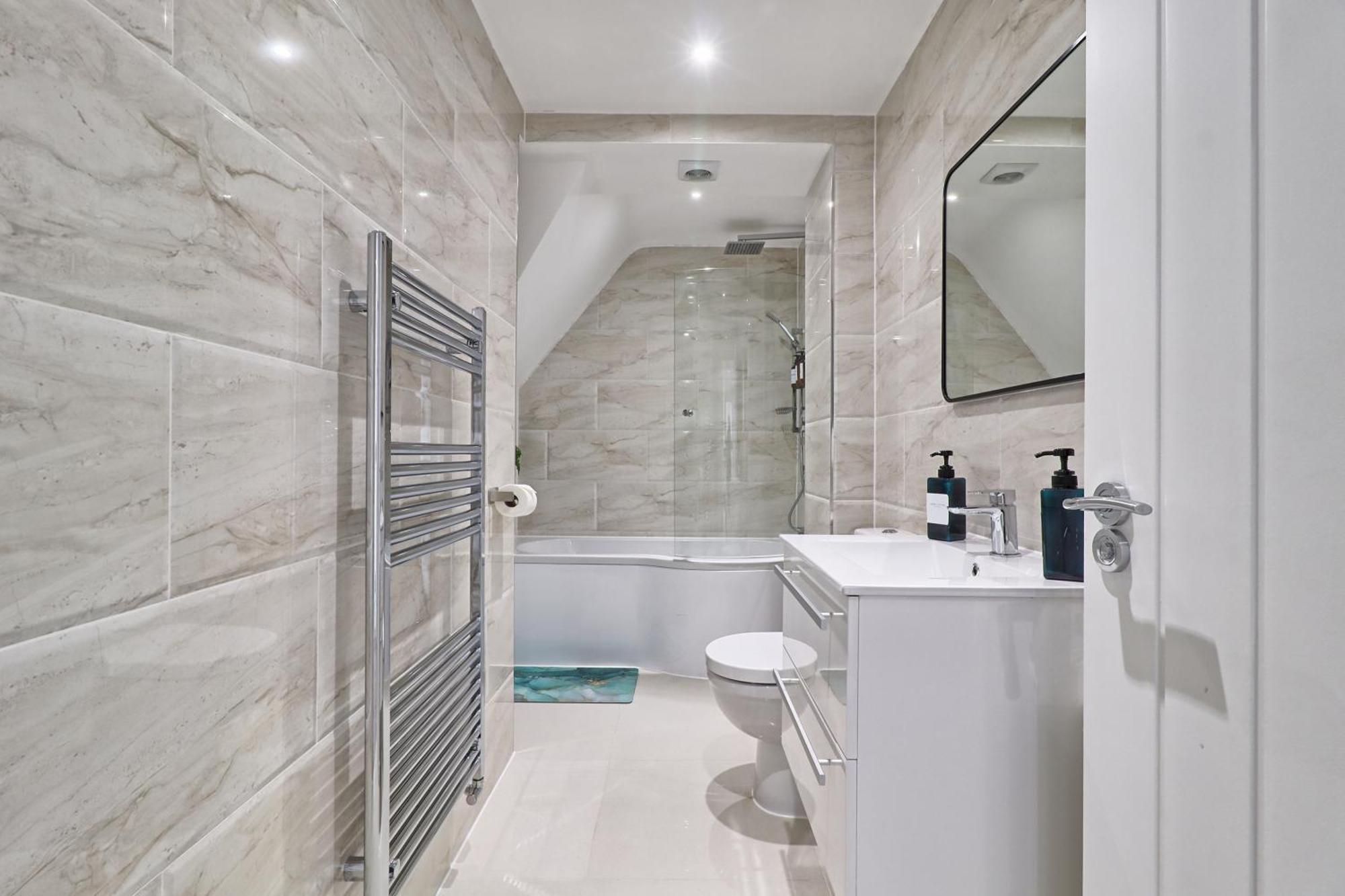 Writtle Massive 4 Bedroom Apartment With Parking In Gorgeous Countryside Location & Short Drive To Chelmsford City Centre Contractors Welcome Exterior foto