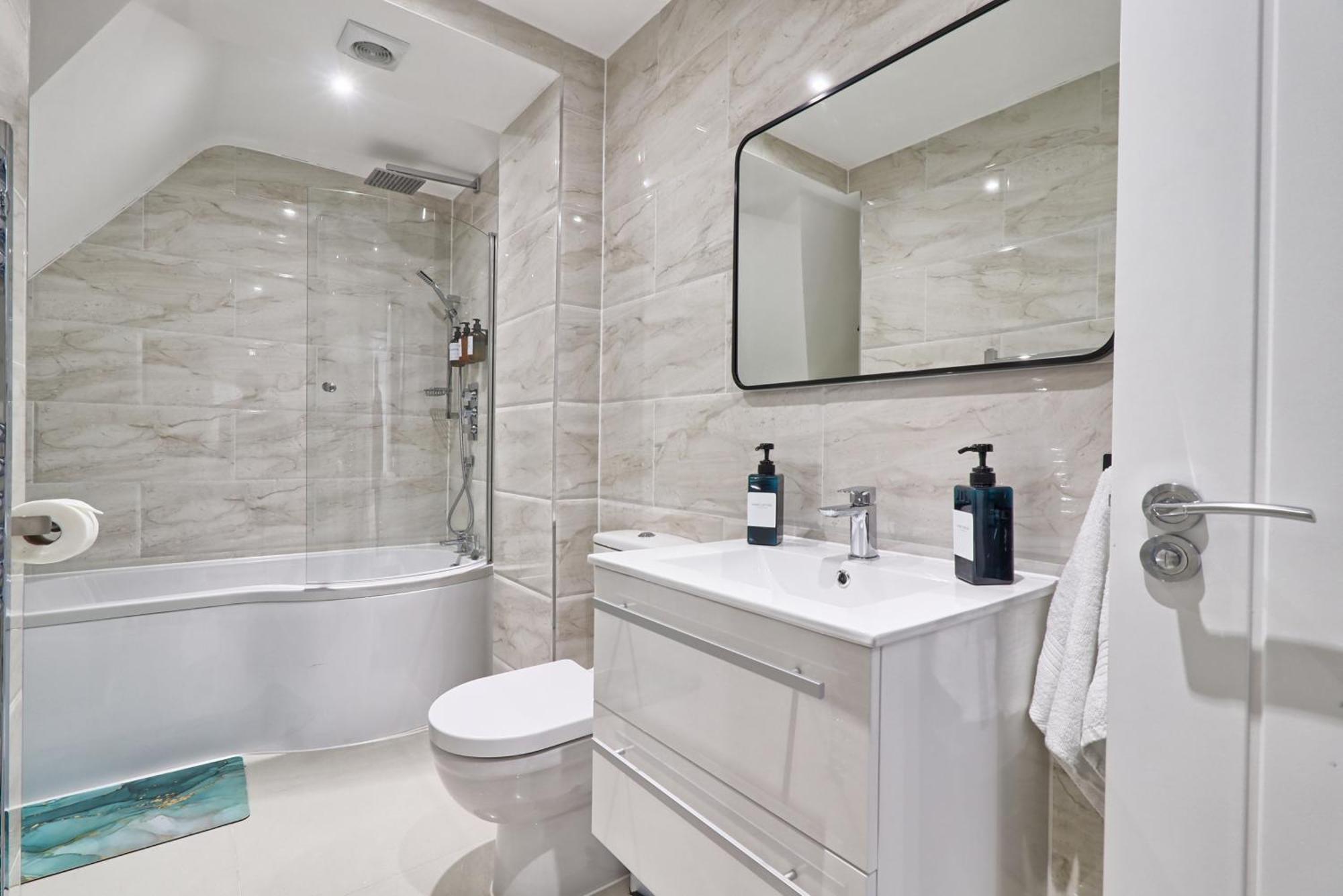 Writtle Massive 4 Bedroom Apartment With Parking In Gorgeous Countryside Location & Short Drive To Chelmsford City Centre Contractors Welcome Exterior foto